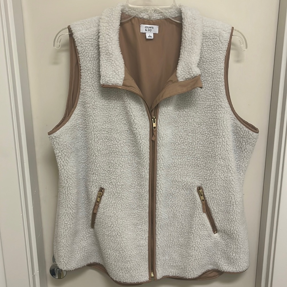 Crown and Ivy Sherpa Vest